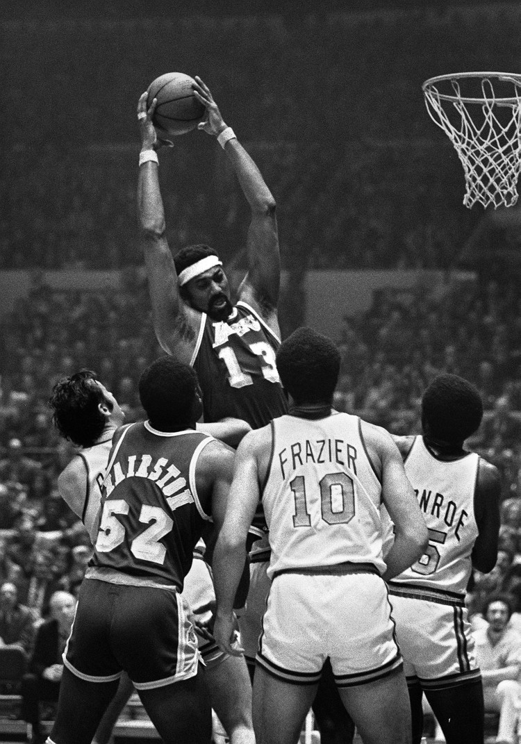 开云体育官网-圣诞夜60分不是传说!詹姆斯500+前无古人 库里一遇圣诞就隐身?