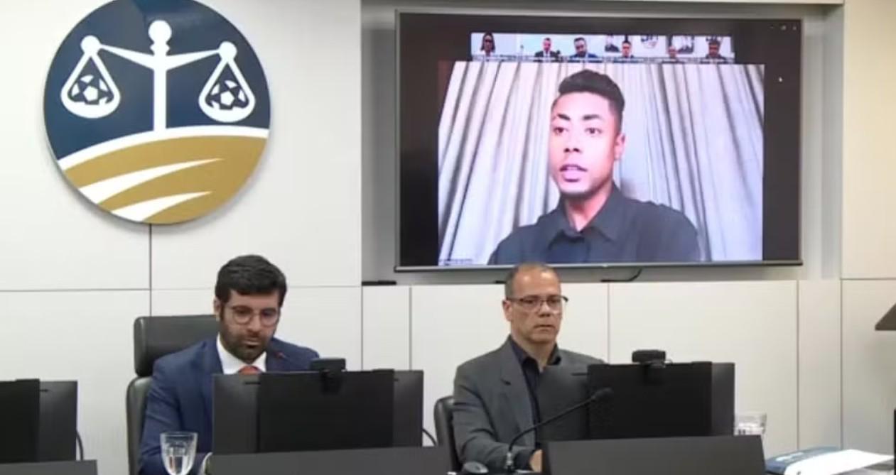 官方:弗拉门戈球员恩里克因涉嫌故意染黄被禁赛12场+罚款6万雷亚尔